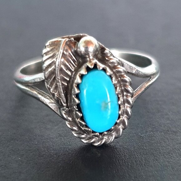 Dainty Vintage Native American Sleeping Beauty Turquoise Sterling Silver Ring - Picture 6 of 13